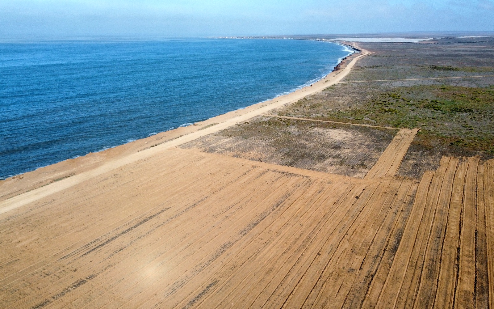 Vista a&eacute;rea del amplio frente de playa del desarrollo